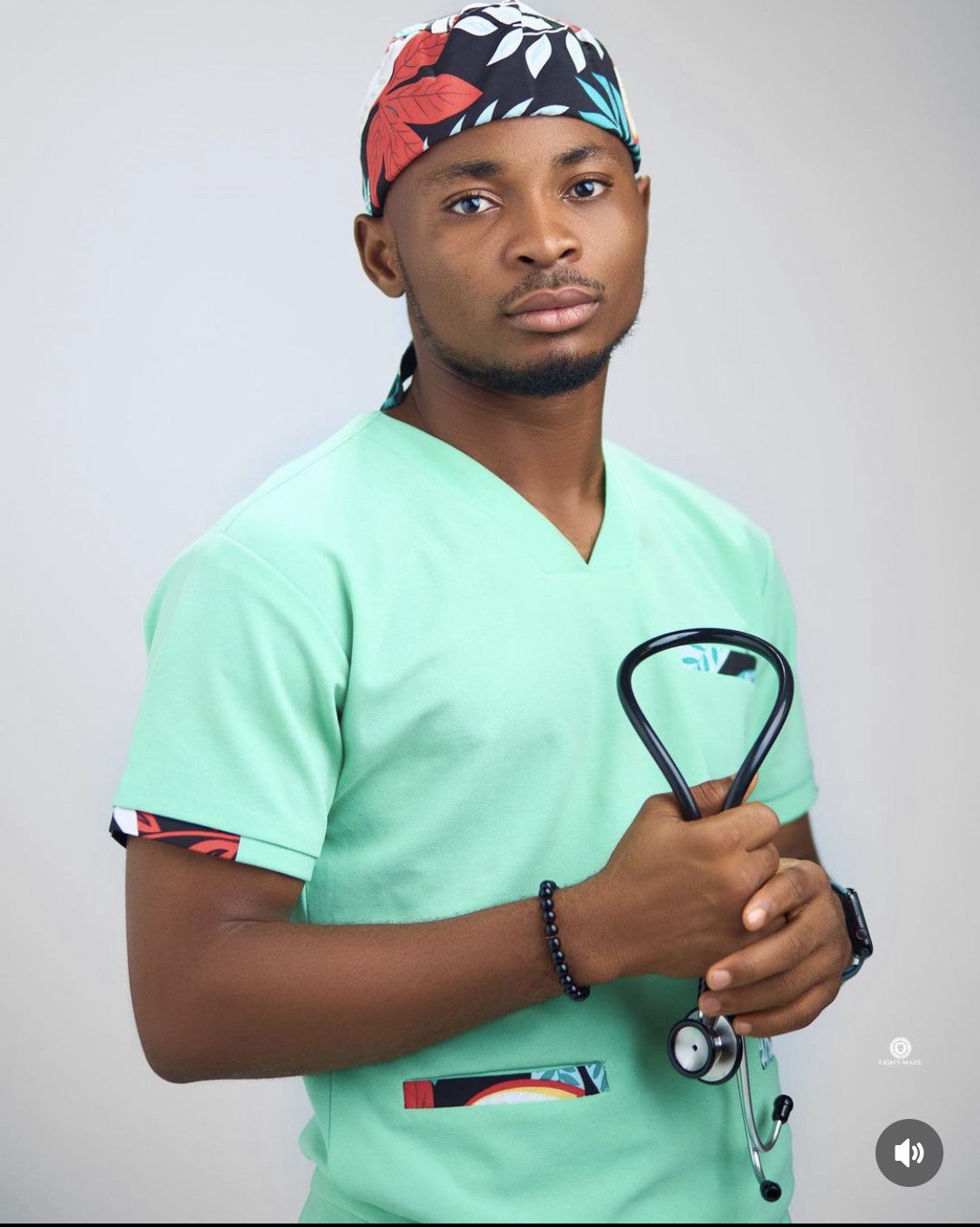 AA patterned Classic V-neck scrubs